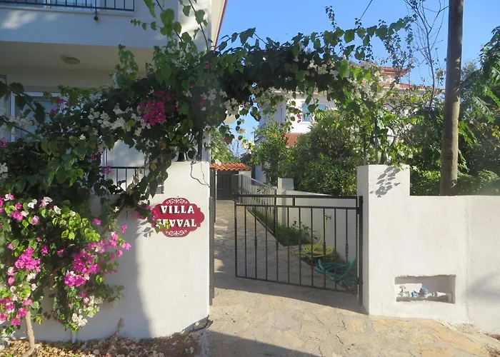 Villasevval-Sleeps8-Pool-Bbq-Ac-Neartown
