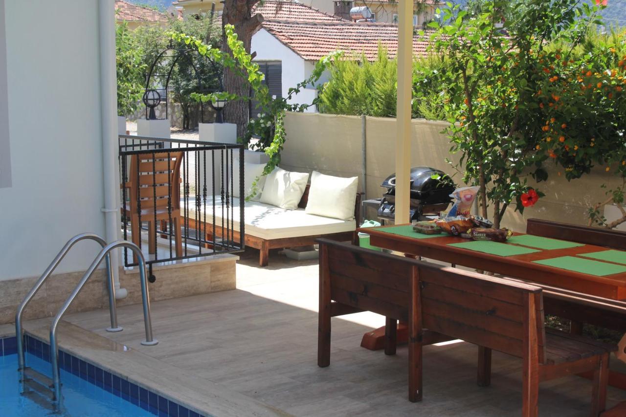 Villasevval-sleeps8-pool-bbq-ac-neartown Villa