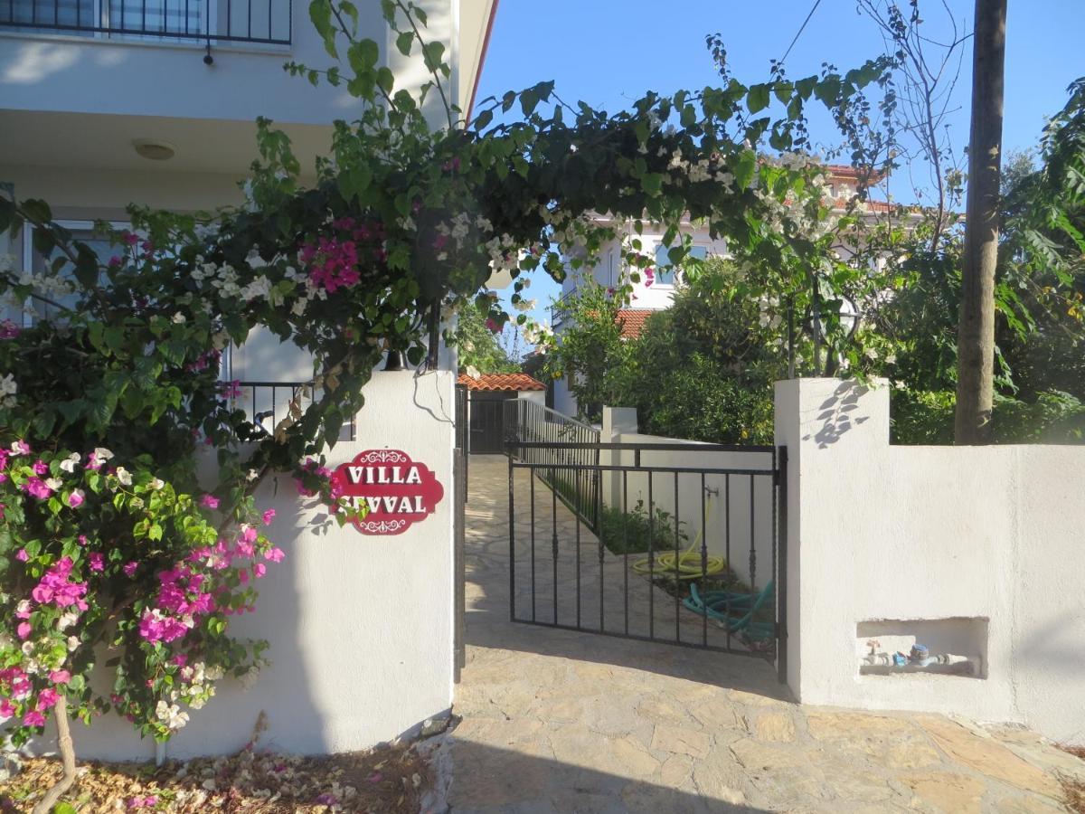 Villasevval-sleeps8-pool-bbq-ac-neartown *