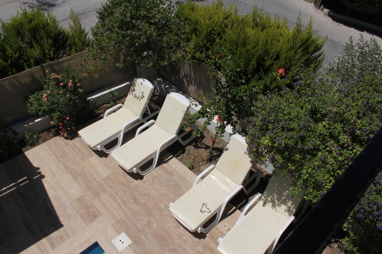 Villa Villasevval-sleeps8-pool-bbq-ac-neartown