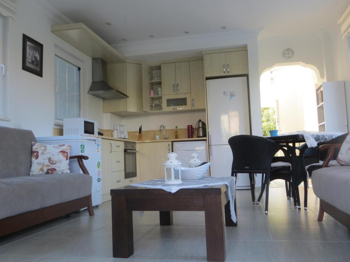 Villasevval-sleeps8-pool-bbq-ac-neartown Villa *