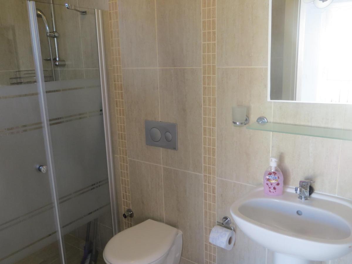 Villa Villasevval-sleeps8-pool-bbq-ac-neartown