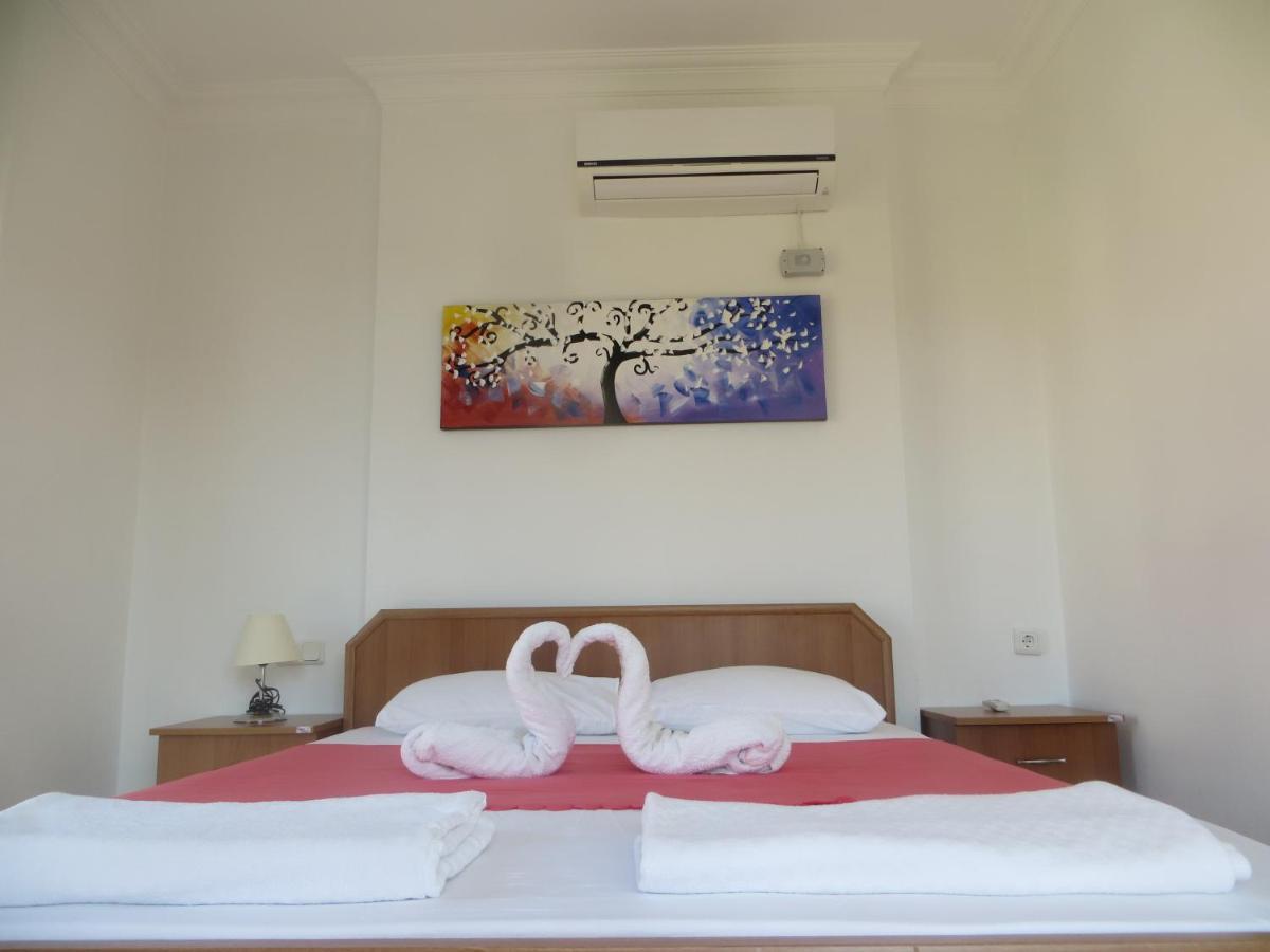 Villa Villasevval-sleeps8-pool-bbq-ac-neartown