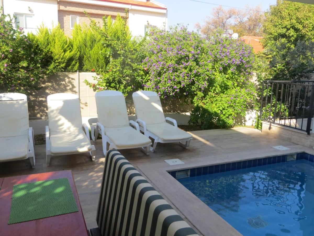 Villasevval-sleeps8-pool-bbq-ac-neartown Villa