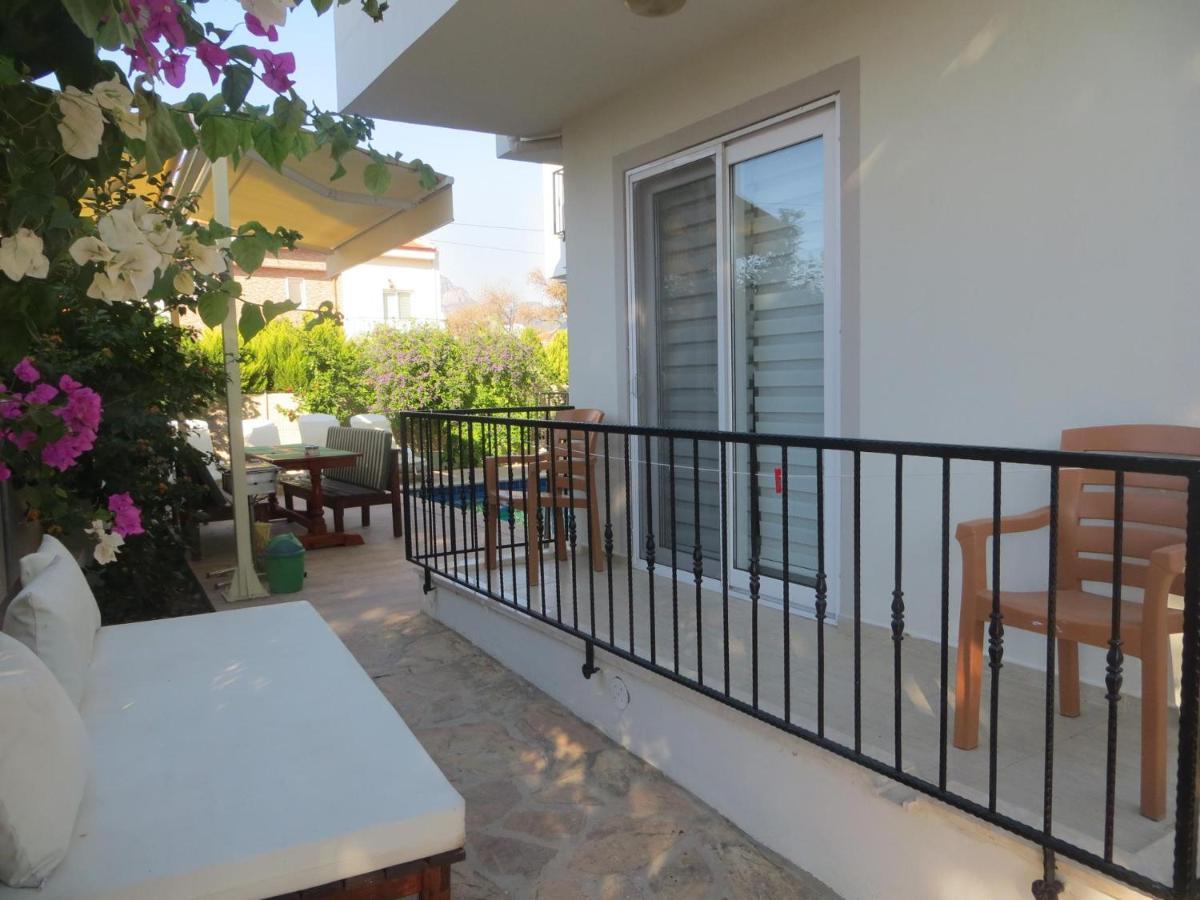 Villasevval-sleeps8-pool-bbq-ac-neartown *