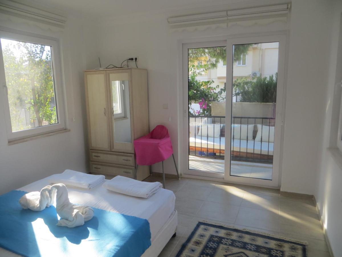 Villa Villasevval-sleeps8-pool-bbq-ac-neartown