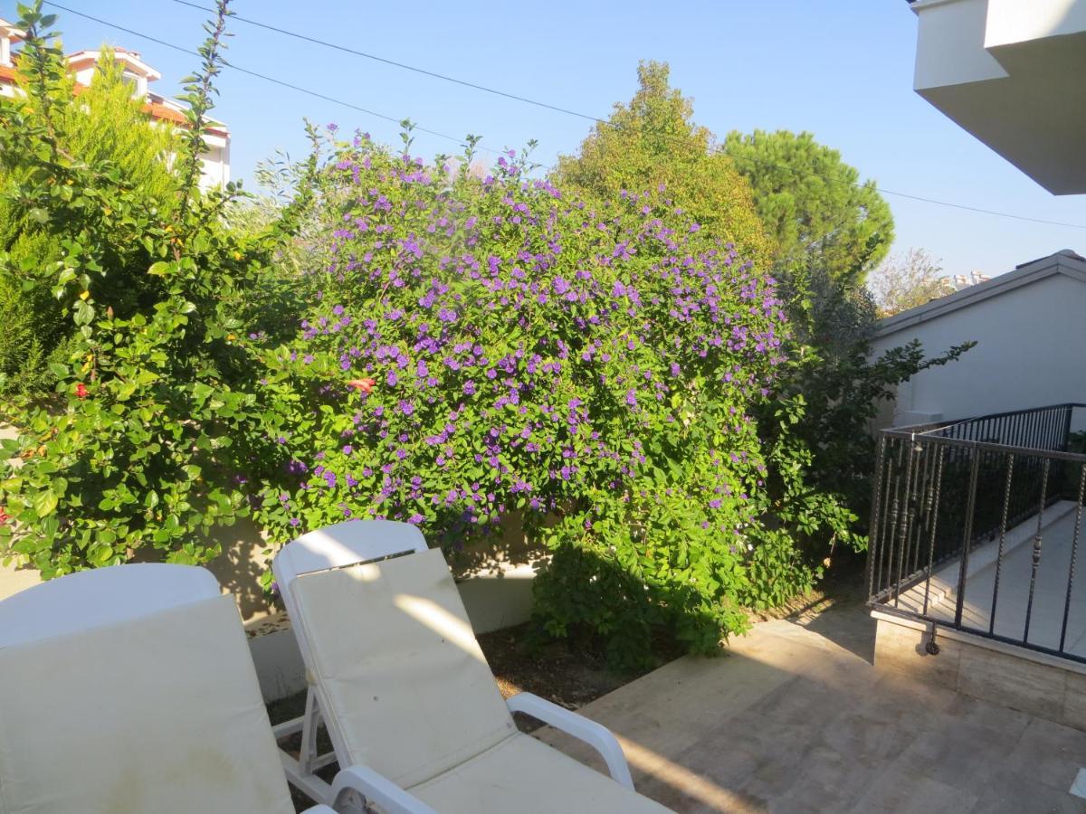 Villasevval-sleeps8-pool-bbq-ac-neartown