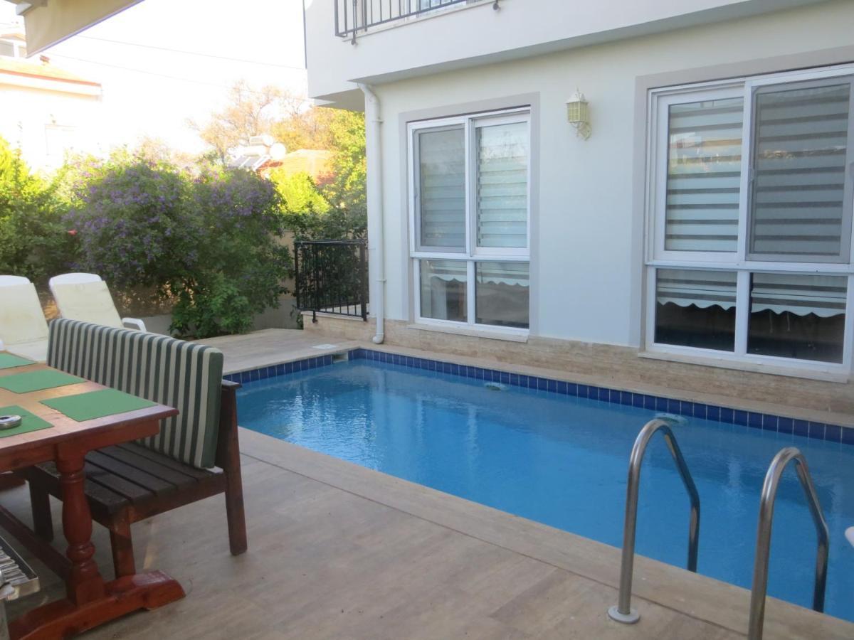 Villa Villasevval-sleeps8-pool-bbq-ac-neartown *