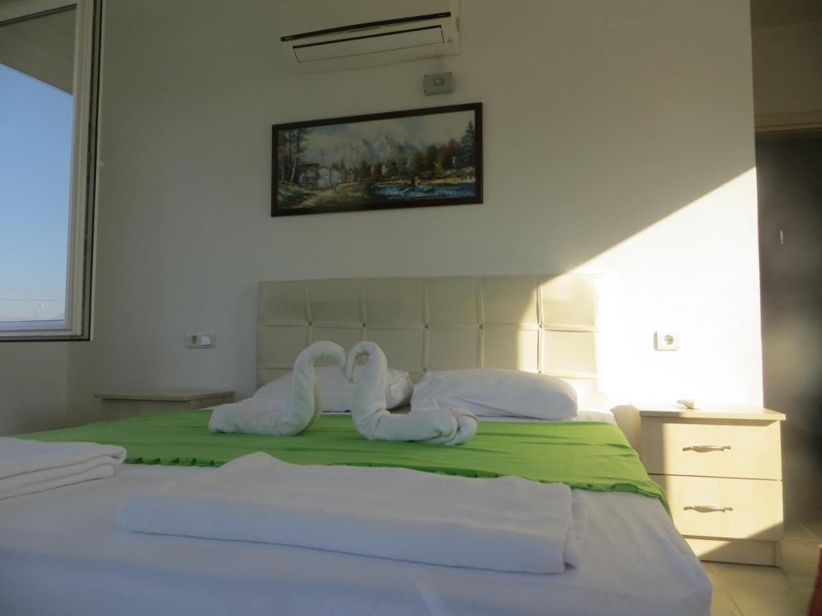 Villasevval-sleeps8-pool-bbq-ac-neartown *